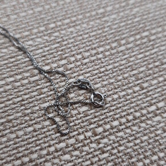 18 Inch Sterling Silver Floating Garnet Gem With CZ Accents Necklace A3018 - Picture 7 of 9